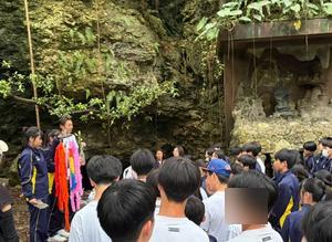 平和学習のガマ体験
