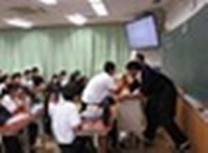 トンガの留学生と腕相撲