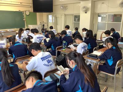 朝読の様子
