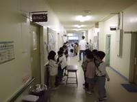 学校探検のようす