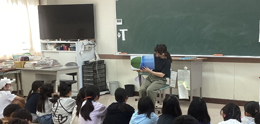 読み聞かせのようす2
