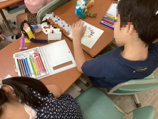 1年生図工の授業のようす