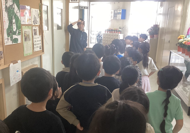 学校探検のようす