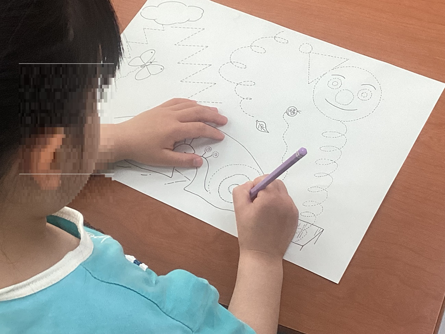 点線を鉛筆でなぞる