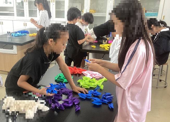 千羽鶴作成のようす1