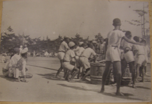 戦争中の運動会の様子　防空訓練
