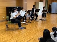 演奏する様子