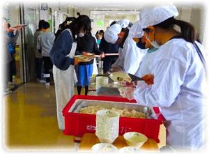 学校給食　ちらし寿司