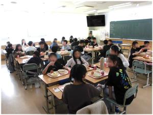 「みんなで食べるとおいしいね！」