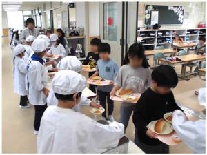 初めての給食当番