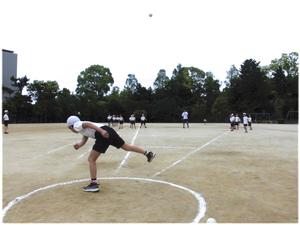 ソフトボール投げ