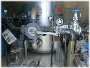 プール機械室で水質調整