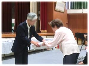 お祝い品の贈呈