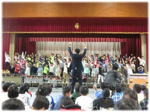 2年斉唱「手のひらを太陽に」