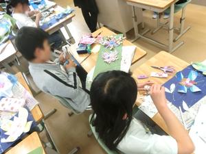 図工・色とりどりの花
