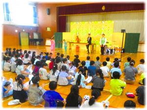 曲と一緒にひざをたたこう♪