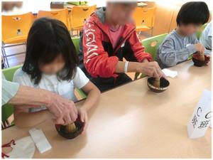 お茶を立てる