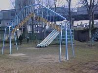 プール横遊具